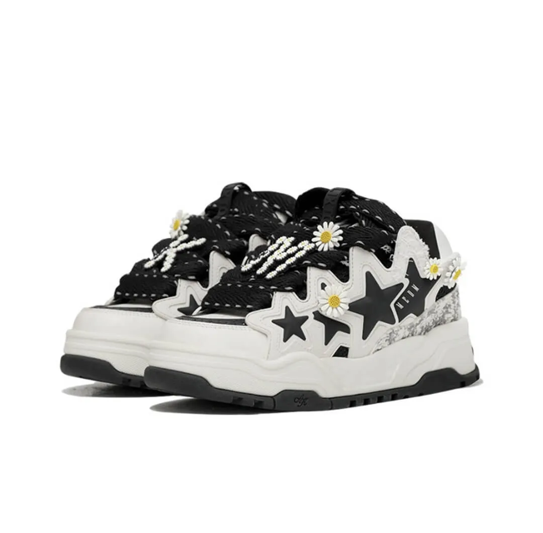 “Black Daisy“ Star Sneakers