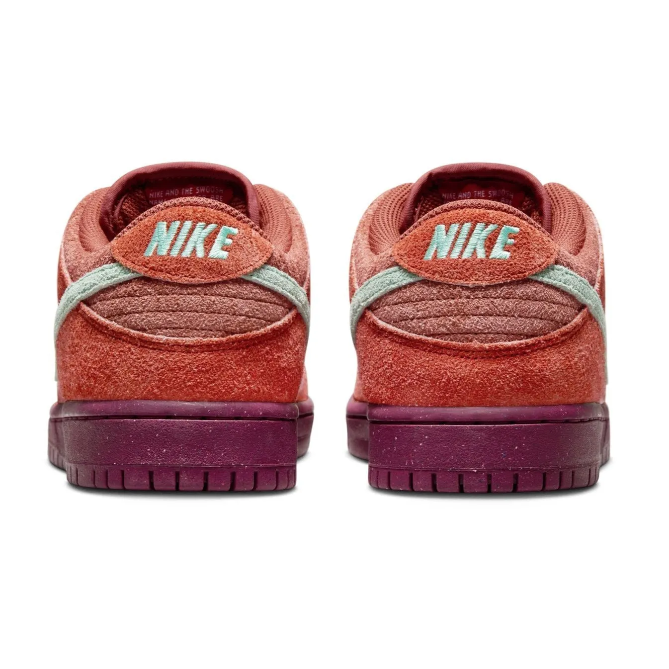 Nike SB Dunk Low Pro Premium Skateboard Shoe - Mystic Red/Emerald Rise-Rugged Orange