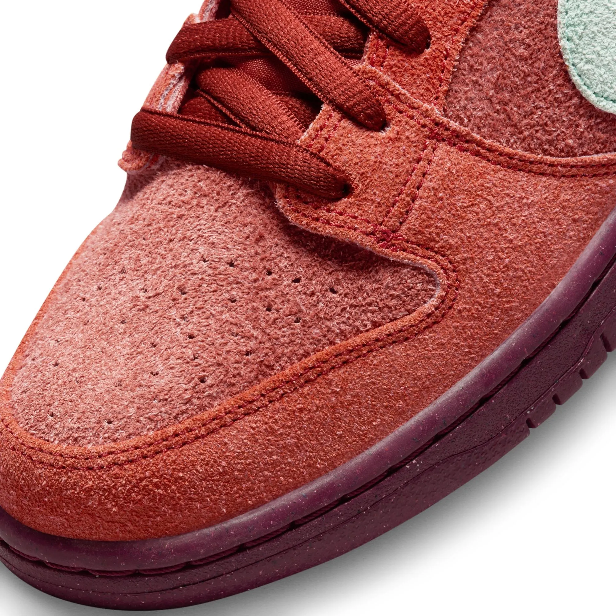Nike SB Dunk Low Pro Premium Skateboard Shoe - Mystic Red/Emerald Rise-Rugged Orange