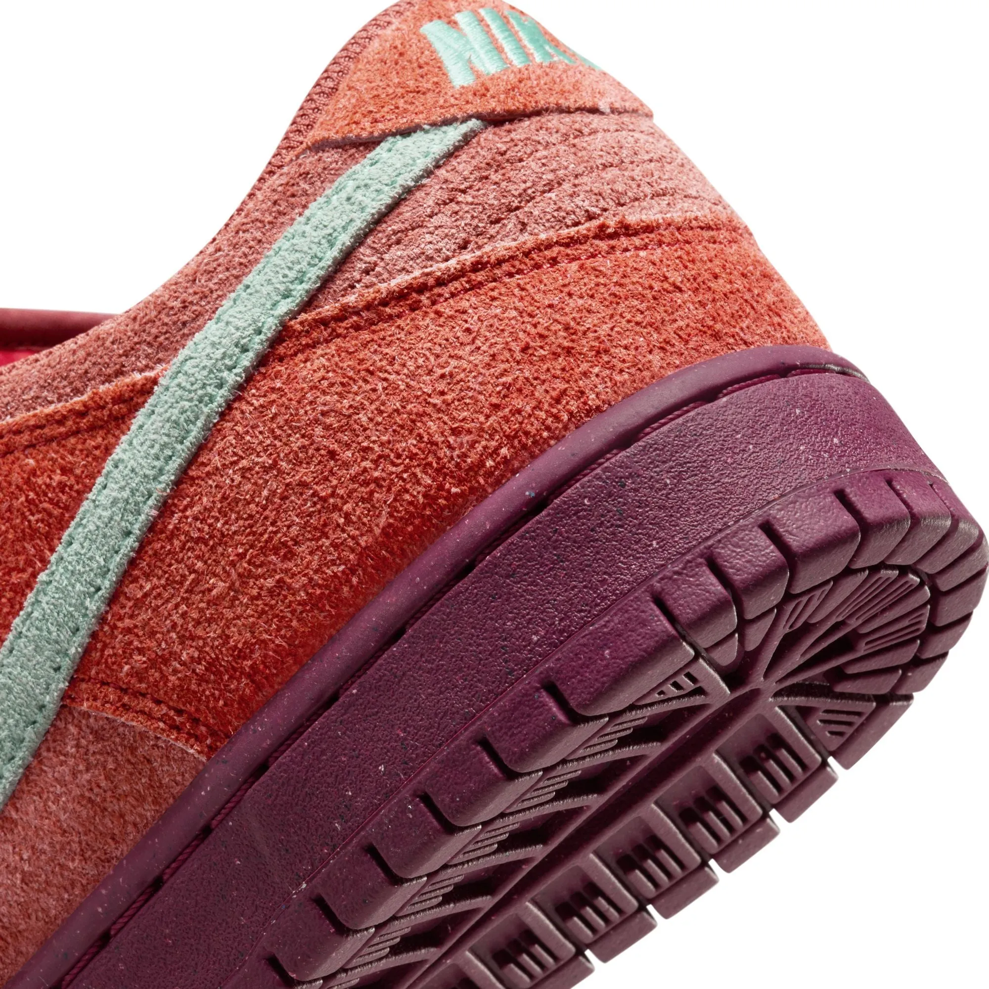 Nike SB Dunk Low Pro Premium Skateboard Shoe - Mystic Red/Emerald Rise-Rugged Orange
